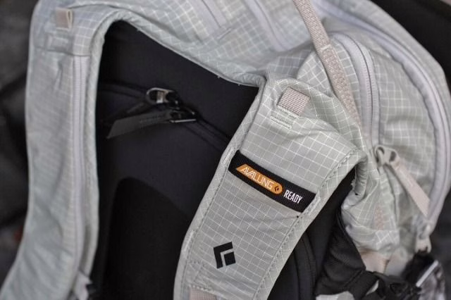 BLACK DIAMOND DAWN PATROL 滑雪背包 32L - White白色 - Image 3
